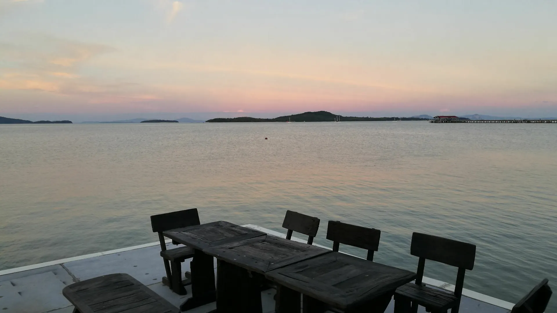 Sriraya Guesthouse Ko Lanta 2*,  Tajlandia
